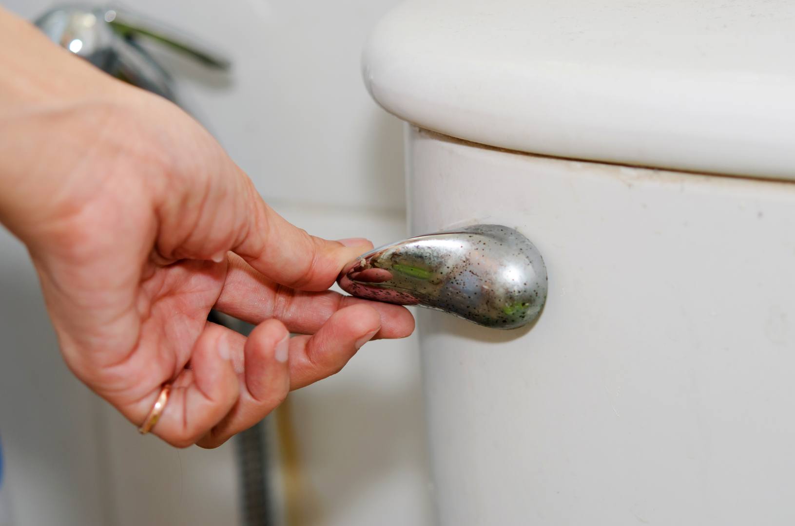 Slow-flushing toilet